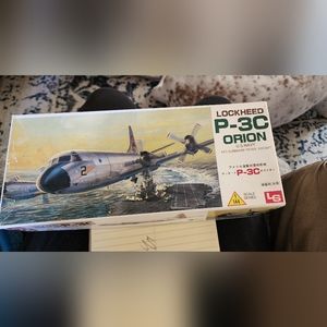 Lockheed P-3C Orion scale series US Navy anti-submarine patrol aircraft kit